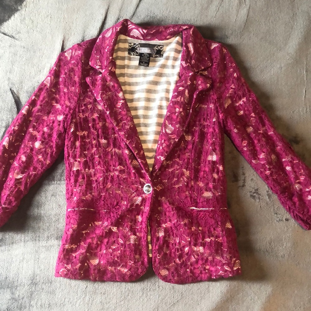 Daytrip 3/4 sleeve magenta lace blazer